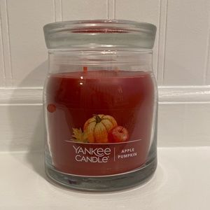 Yankee Candle ‘Apple Pumpkin’ 🍎🎃 candle 🕯️ 
Brand New!!
2 wicks!